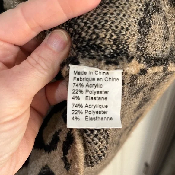 Lyla & Luke leopard print oversize v neck long sleeve sweater size medium - Picture 10 of 11